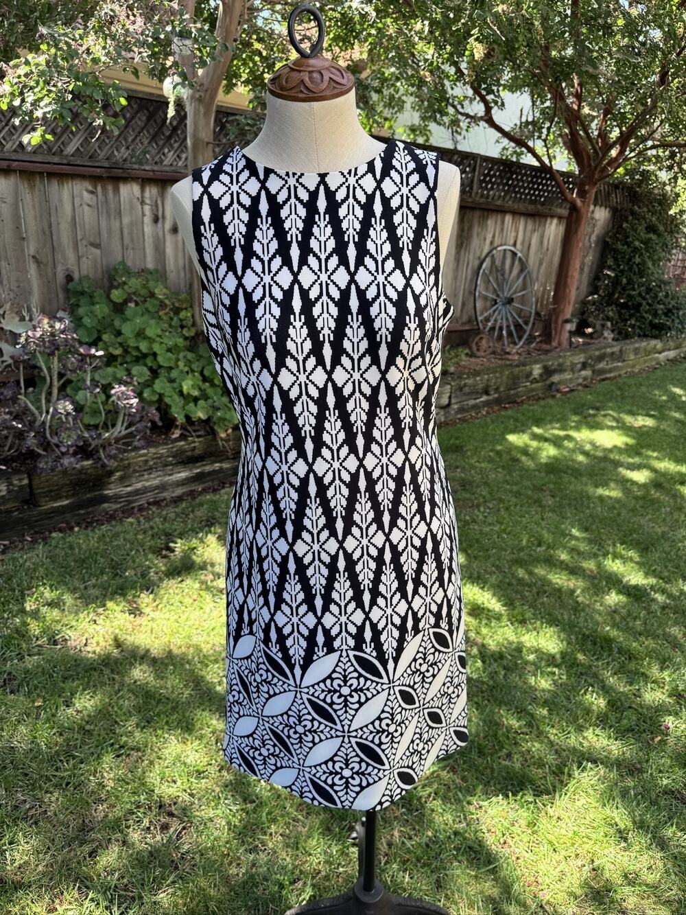 Taylor Women's Size 6 Sheath Dress Sleeveless Geometric Knit Zip Work Party